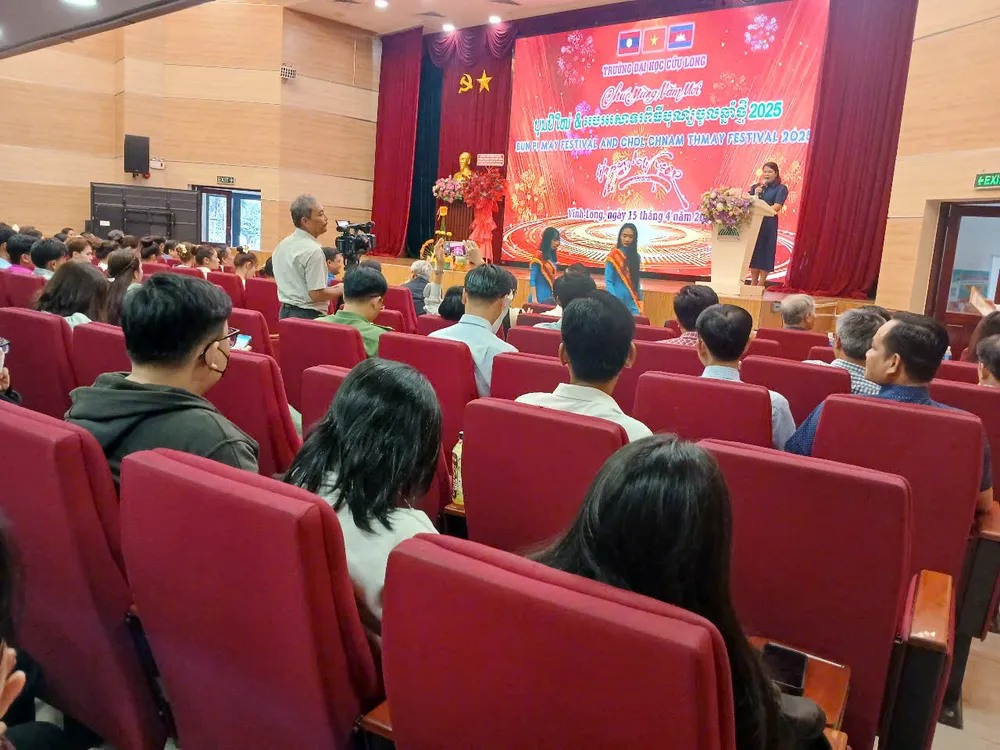 1 Quang cảnh buổi họp mặt.jpg