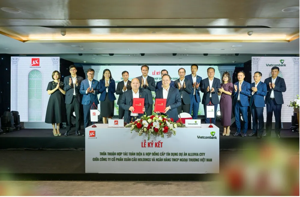 Lễ ký kết thỏa thuận hợp tác toàn diện và hợp đồng cấp tín dụng dự án Alluvia City giữa Xuân Cầu Holdings và Vietcombank