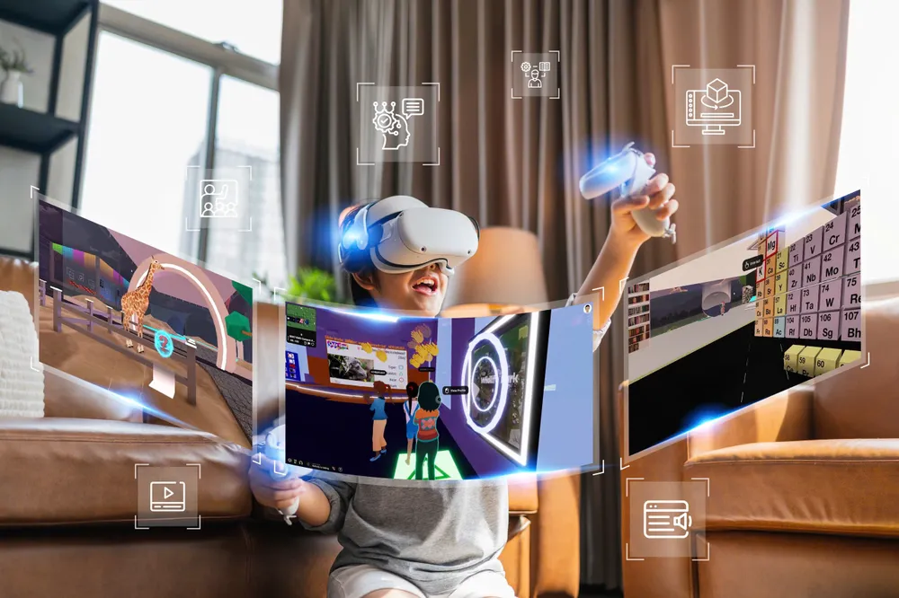 Học sinh thực hành trong tiết học Metaverse 