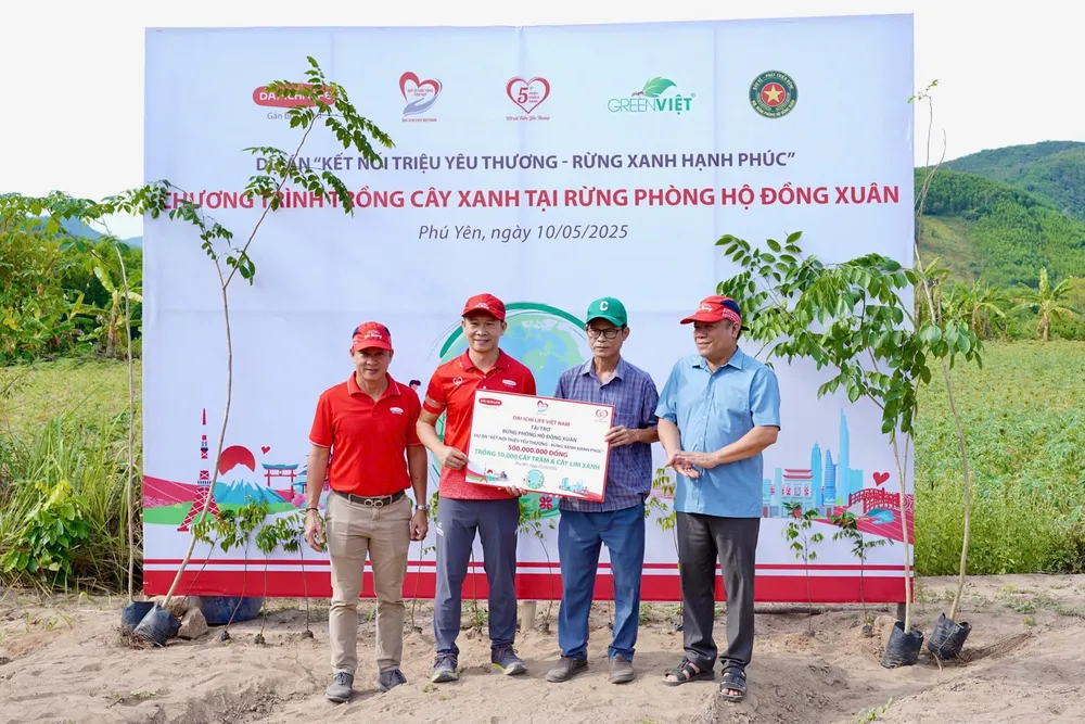 Dai-ichi Life Việt Nam trồng hơn 10.000 cây xanh tại rừng phòng hộ Đồng Xuân - Phú Yên