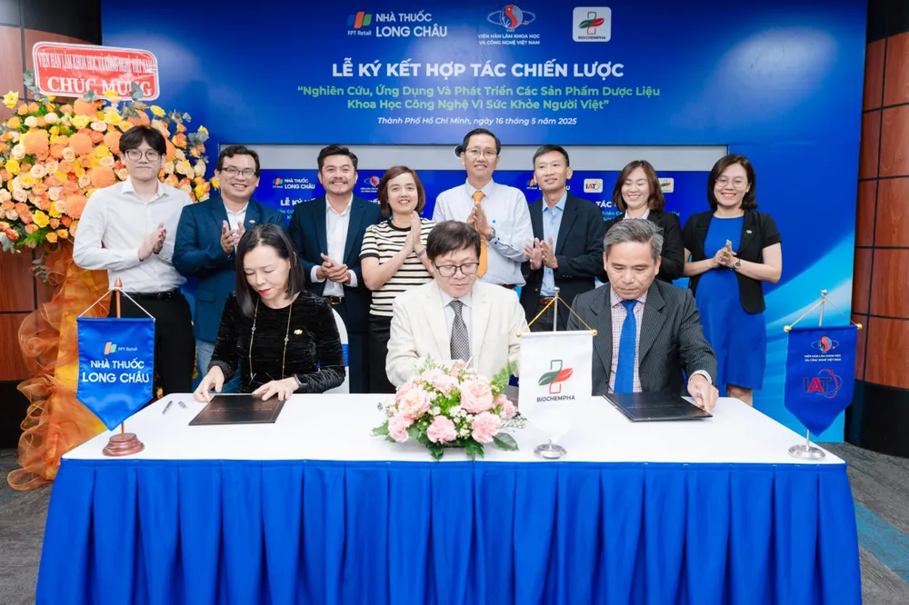 Toàn cảnh buổi ký kết