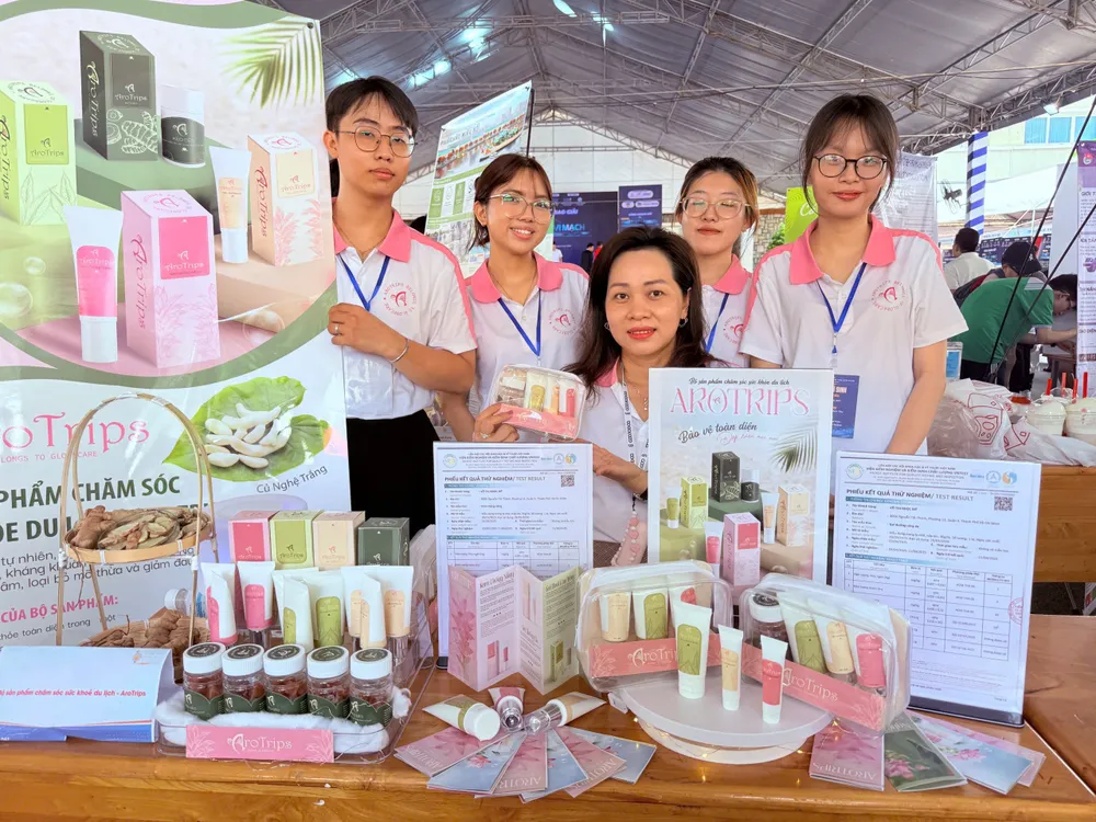 SV NTTU_giai thuong thiet ke che tao ung dung 2025 (10).jpg