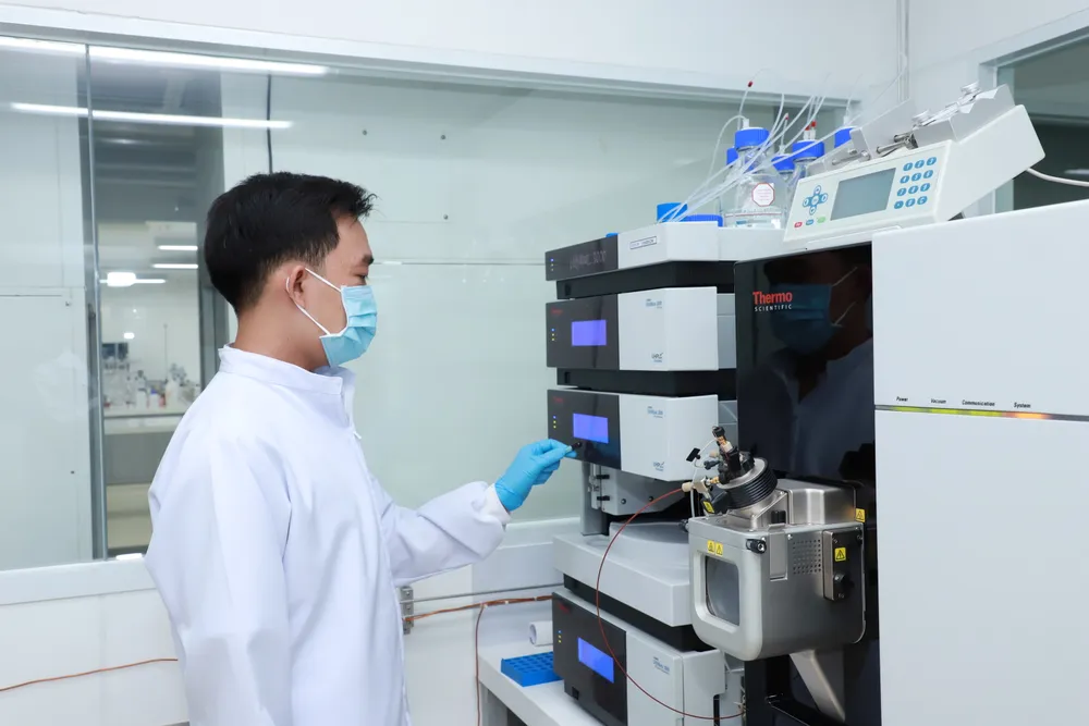 Để đảm bảo kết quả kiểm tra nhanh chóng, chính xác và toàn diện, Acecook Việt Nam đã đầu tư xây dựng phòng thí nghiệm hiện đại đạt chuẩn ISO 17025.JPG