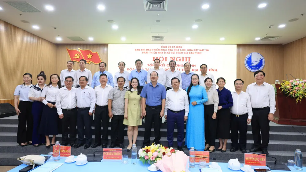 Đồng chí Nguyễn Hồ Hải, Bí thư Tỉnh ủy – Trưởng Ban Chỉ đạo triển khai xóa nhà tạm, nhà dột nát và phát triển nhà ở xã hội tỉnh Cà Mau tại Hội nghị ngày 18-6-2025