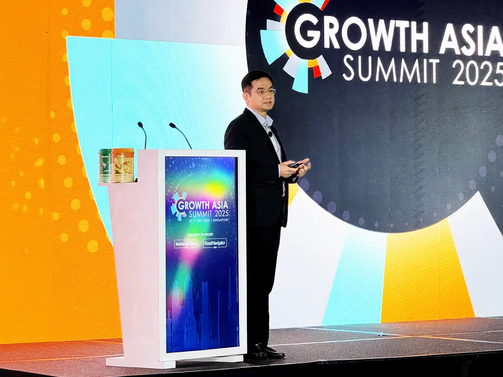 Đại diện Vinamilk, ông Nguyễn Quang Trí, Giám đốc điều hành Marketing – chia sẻ về đột phát 6 HMO trong sản phẩm sữa bột trẻ em Vinamilk Optimums tại diễn đàn lớn nhất châu Á về cơ hội phát triển trong ngành thực phẩm, đồ uống và dinh dưỡng. Ảnh: Hồng Nhân