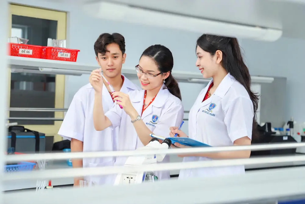 Trường ĐH Nguyễn Tất Thành công bố điểm sàn các ngành khối Sức khỏe