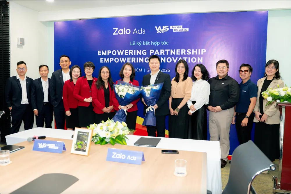 Đại diện Anh văn Hội Việt Mỹ (VUS) và Zalo tại lễ ký kết hợp tác