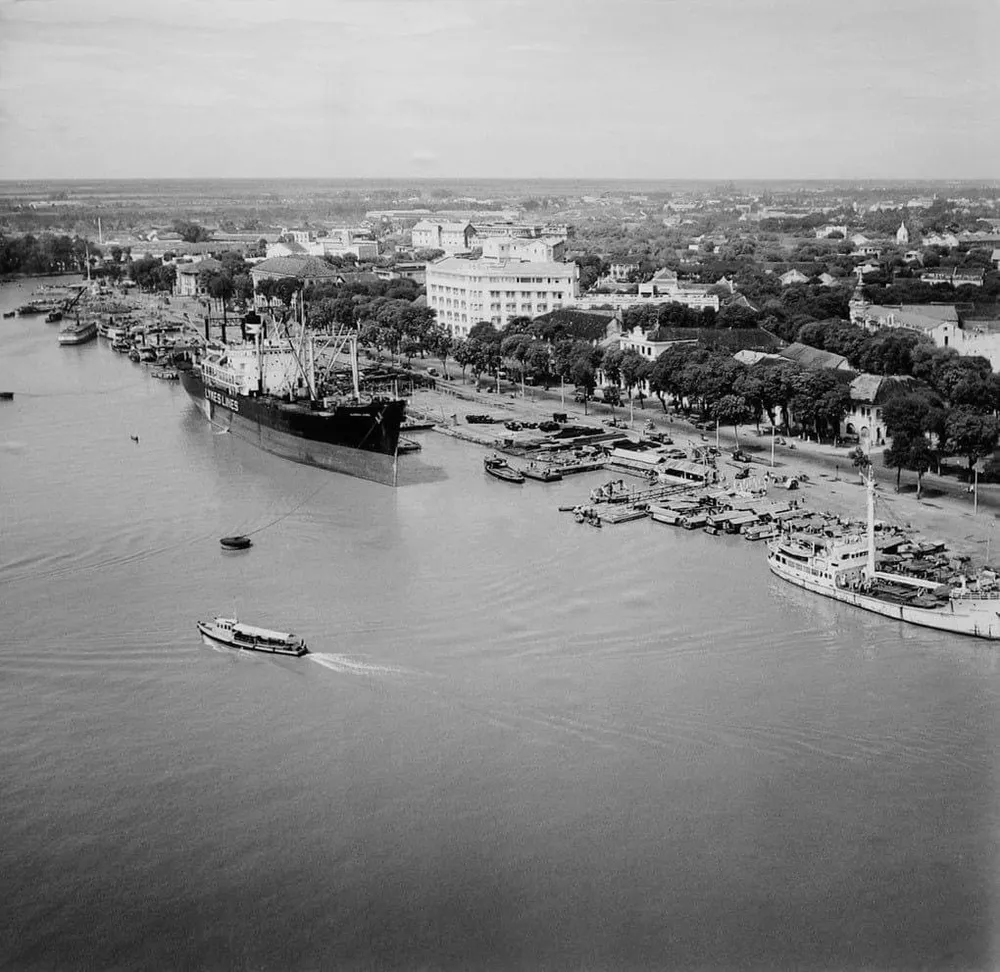 H2_Quang cảnh xưởng đóng tàu ba son đầu thế kỷ 20.jpg