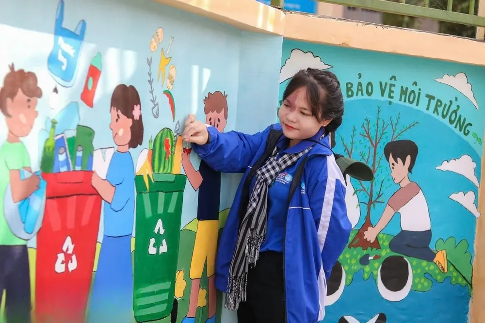 Xúc động câu chuyện thủ khoa IUH: Học thay phần của chị, sống xứng đáng với cha mẹ