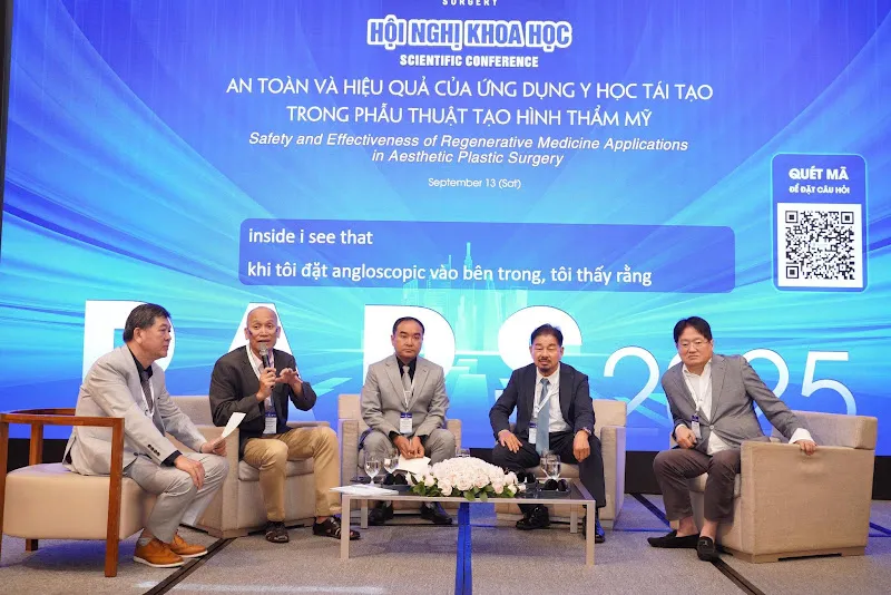 PGS.TS.BS Nguyễn Đình Tùng, PGS.TS.BS Nguyễn Hồng Hà, PGS.TS.BS Phan Hiếu Liêm, PGS.TS.BS Lê Hành, GS.TS. BS Kotaro Yoshimura (từ trái sang)