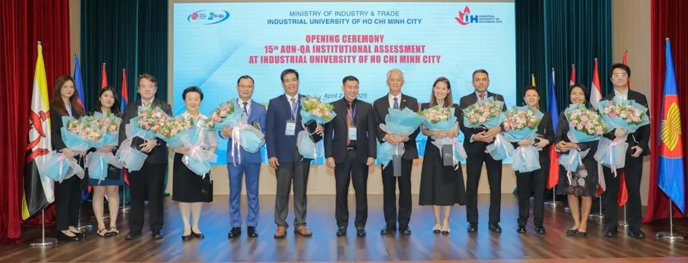 IUH là cơ sở giáo dục thứ hai của Việt Nam đạt chuẩn AUN-QA phiên bản 3.0