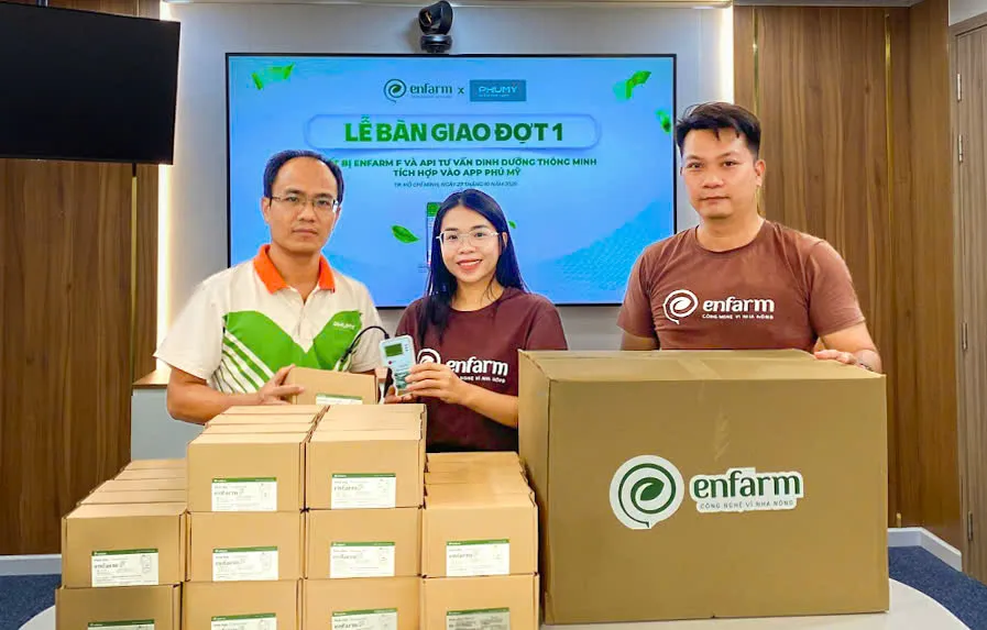 Phú Mỹ nhận bàn giao thiết bị đo dinh dưỡng đất thông minh Enfarm F