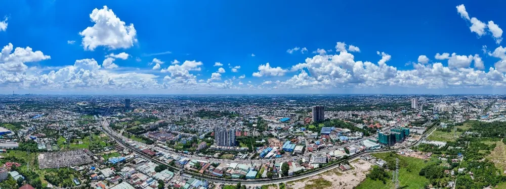 Quốc lộ 13 đóng vai trò là tuyến vận tải liên vùng sau khi mở rộng