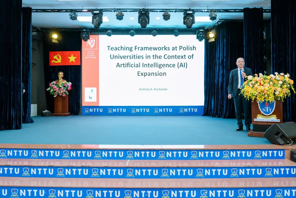 Trường Đại học Nguyễn Tất Thành cùng chuyên gia quốc tế bàn về giáo dục trong kỷ nguyên số