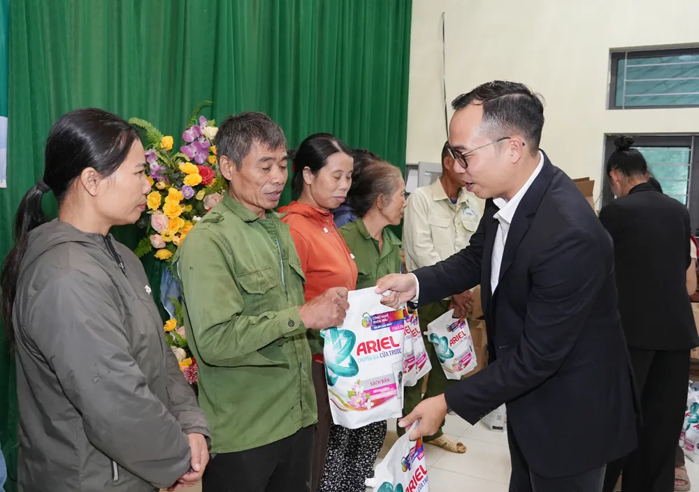 P&G Việt Nam hỗ trợ người dân vùng thiên tai tái thiết cuộc sống