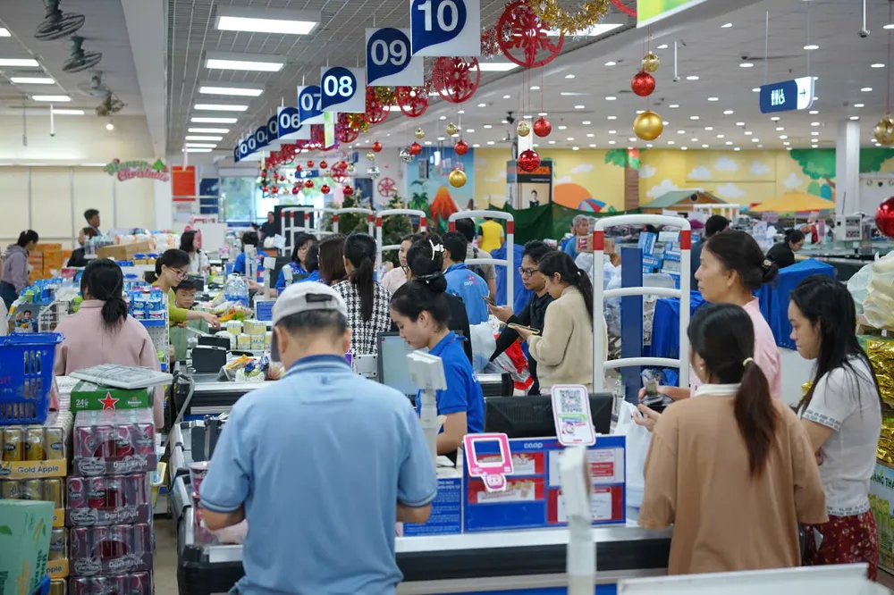 Co.opmart Tuy Hòa trở thành _điểm tựa_ cho người dân trong giai đoạn khắc nghiệt.jpg