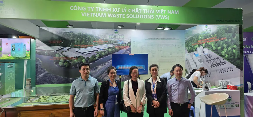 Người dân TPHCM hào hứng tham quan triển lãm mô hình xử lý rác hiện đại của VWS