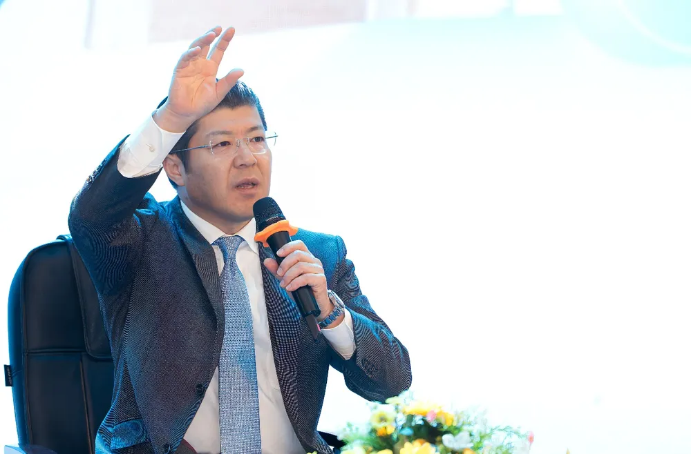 Ông Tsutomu Nara, Tổng giám đốc Ajinomoto Việt Nam giao lưu cùng sinh viên UFM. Ảnh: PV Hữu Hạnh