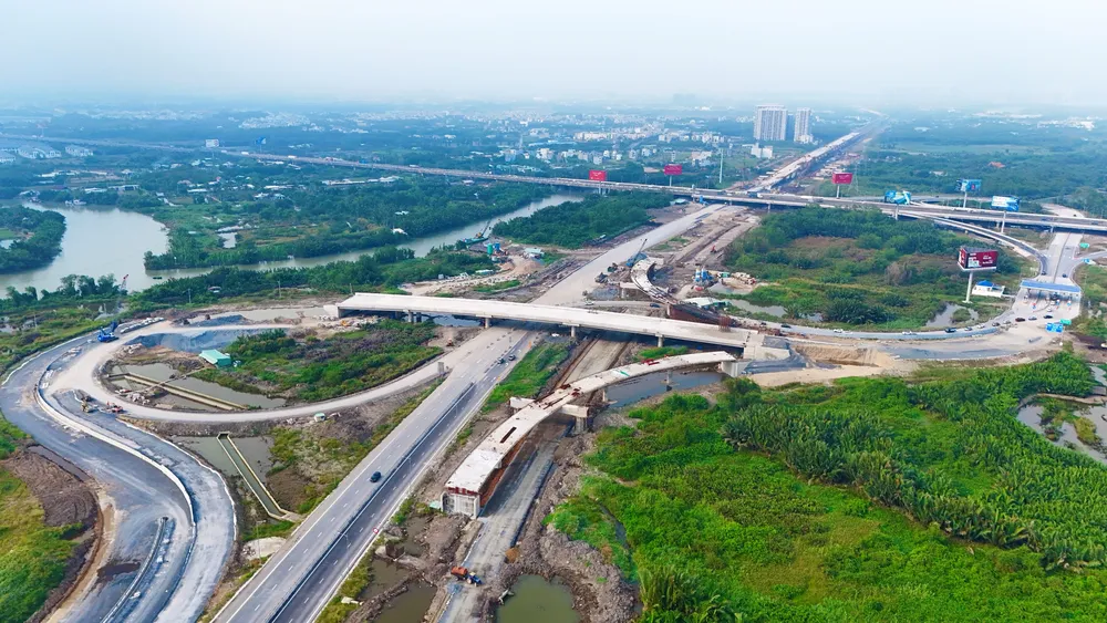 Nút giao kết nối Vành đai 3, cao tốc Bến Lức - Long Thành và TPHCM - Trung Lương tại cửa ngõ Tây TPHCM vừa thông xe kỹ thuật