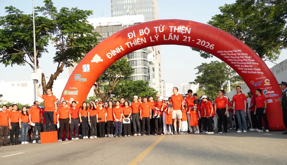 Chương trình đi bộ từ thiện Đinh Thiện Lý quyên góp 2,3 tỷ đồng chăm lo tết