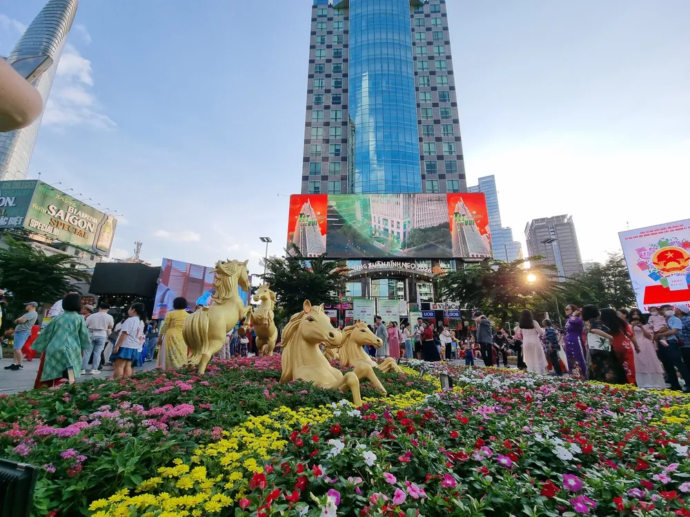 VCB dong hanh cung duong hoa Nguyen Hue 2026_anh 2.jpg