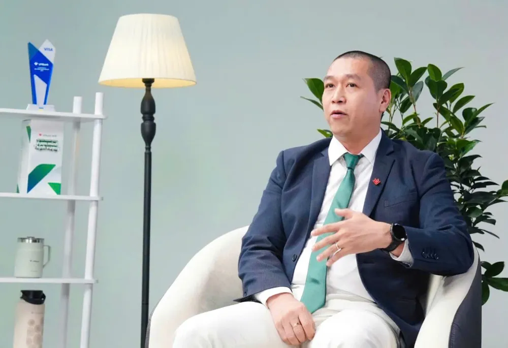 Ông Chử Minh Tuấn, Giám đốc Trung tâm Kinh doanh số & Phát triển đối tác VPBankSME, chia sẻ cách ngân hàng tích hợp tài chính nhúng vào hệ sinh thái số của doanh nghiệp