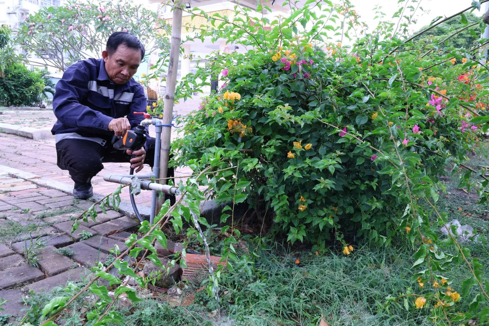 SAWACO lắp đặt hệ thống tưới nước tự động cho khuôn viên nhà bia ghi danh các anh hùng liệt sĩ phường Phước Long.jpg