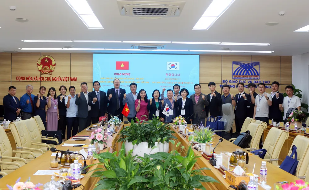 4 ok Đại biểu chụp ảnh lưu niệm.jpg