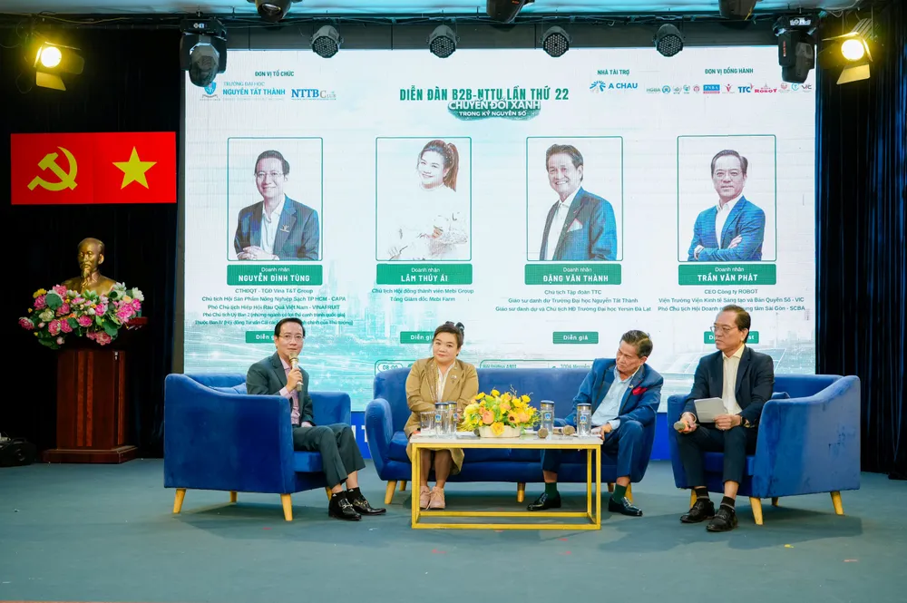 1. Buổi giao lưu giữa sinh viên với doanh nghiệp, doanh nhân nhằm chia sẻ kinh nghiệm thực tiễn, định hướng nghề nghiệp và cập nhật xu hướng thị trường lao động.jpg