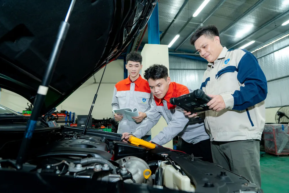 Trường ĐH Nguyễn Tất đầu tư hệ thống cơ sở vật chất và phòng thực hành hiện đại, giúp sinh viên nâng cao tay nghề và trải nghiệm môi trường học tập gắn với thực tiễn