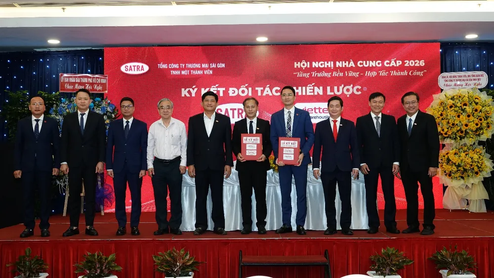 SATRA tăng cường chuẩn hóa logistics thông qua hợp tác với đối tác chiến lược là Viettel Post. Ảnh SATRA