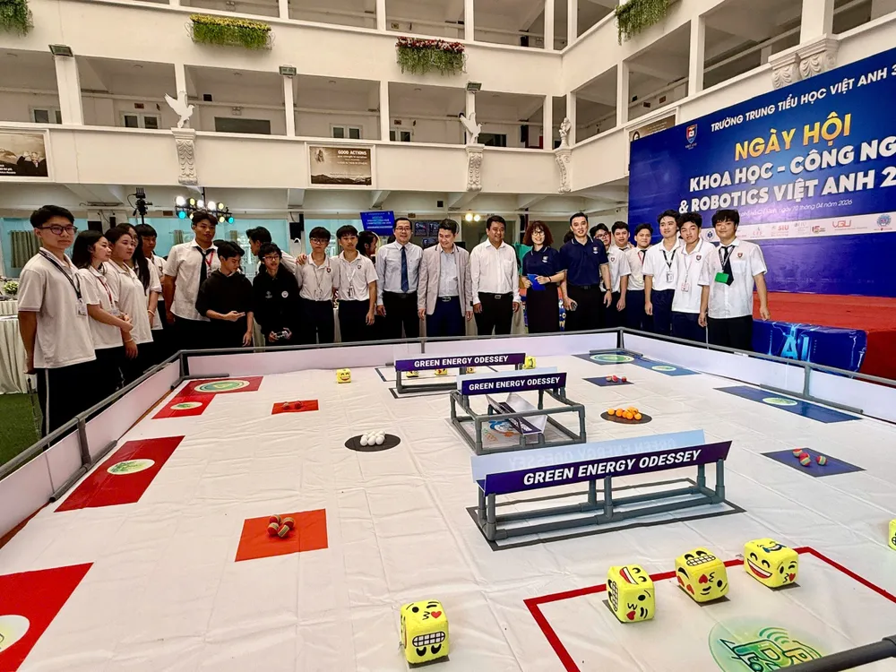 Các công ty công nghệ cùng hợp tác với Trường Trung Tiểu học Việt 3 tham gia các game lập trình trải nghiệm cho học sinh