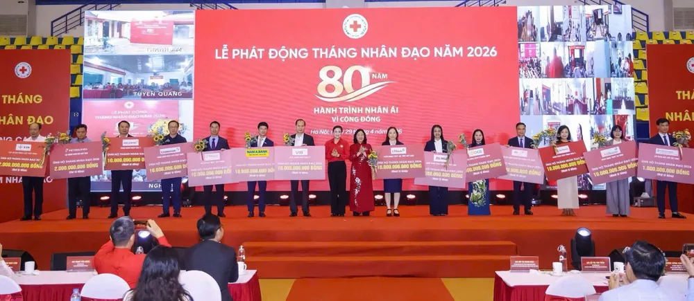 Nam A Bank trao tặng 10 tỷ đồng, lan tỏa tinh thần tương thân tương ái đến cộng đồng