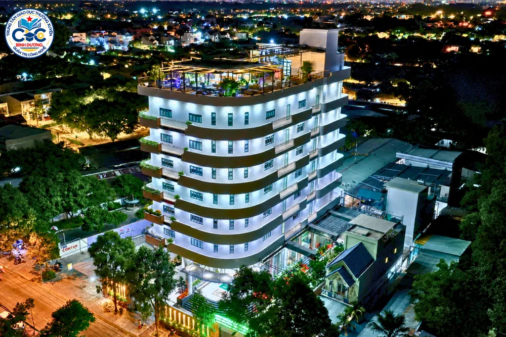 Trụ sở Trung tâm GDTX Quản trị Công nghệ Bình Dương với cơ sở vật chất khang trang, đáp ứng nhu cầu học tập của học sinh