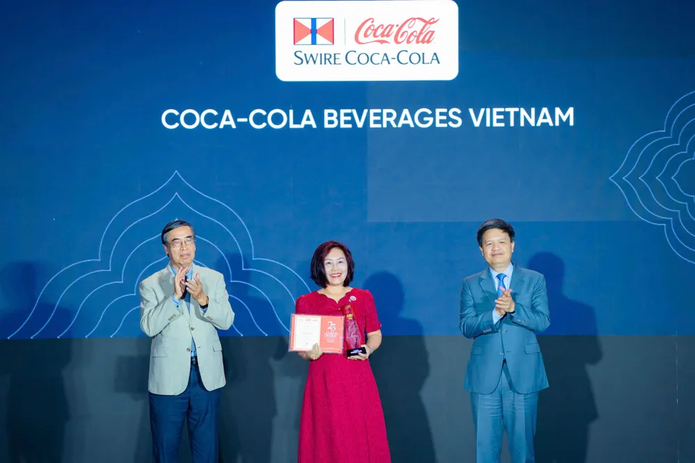 Coca-Cola Việt Nam 3 năm liên tiếp dẫn đầu nhóm ngành FMCG tại Giải thưởng Rồng Vàng