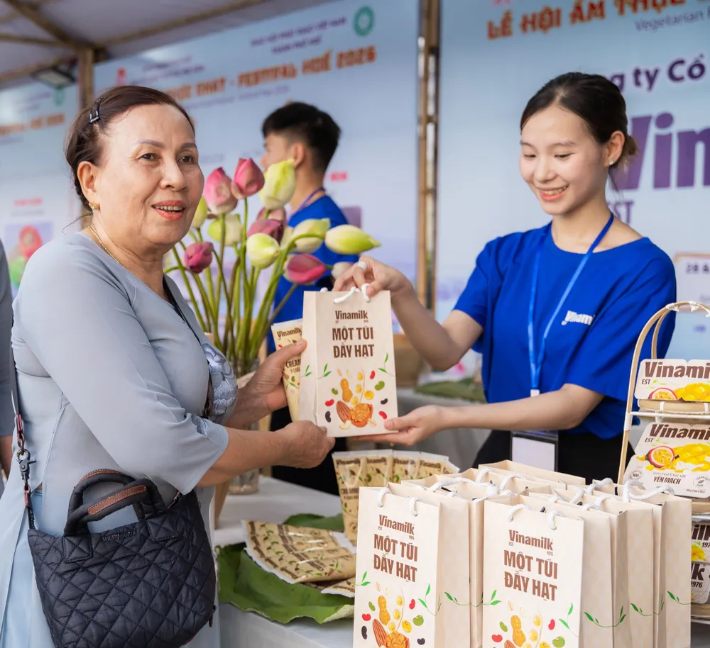 Là hoạt động điểm nhấn của chương trình mừng Đại lễ Phật đản Phật lịch 2570 và Festival Huế 2026, Lễ hội Ẩm thực chay đã khép lại với nhiều dấu ấn đẹp trong lòng người dân và du khách