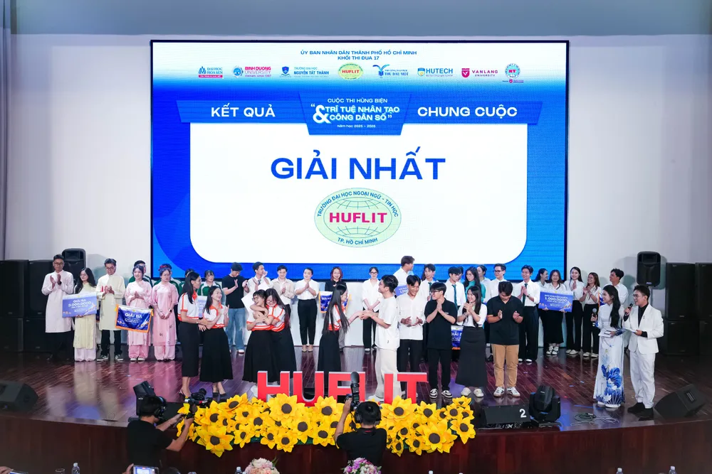 khoảnh khắc công bố giải nhất-ok.jpg