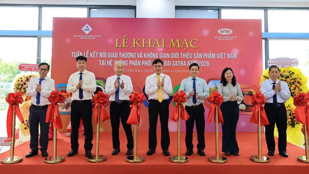 Các đại biểu thực hiện nghi thức khai mạc