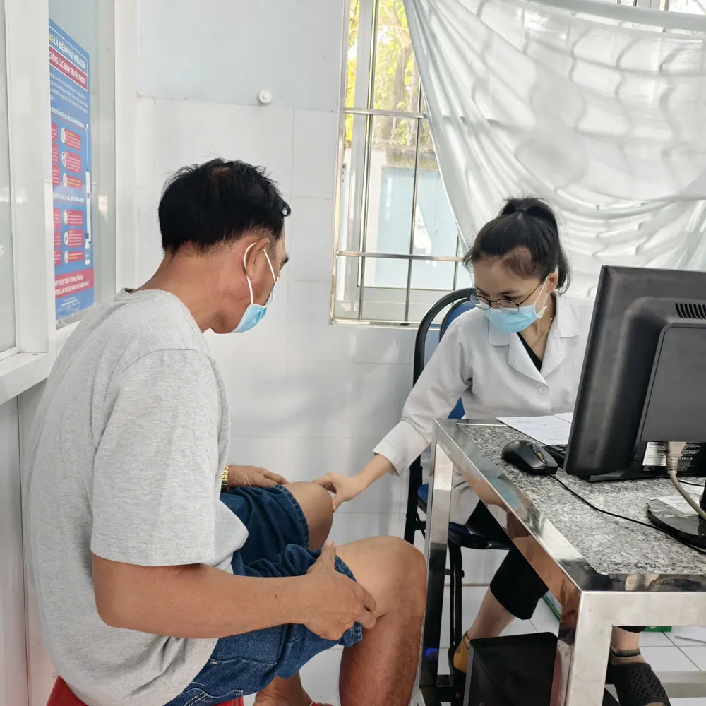 Người dân khám chữa bệnh BHYT tại trạm y tế cấp xã.jpg