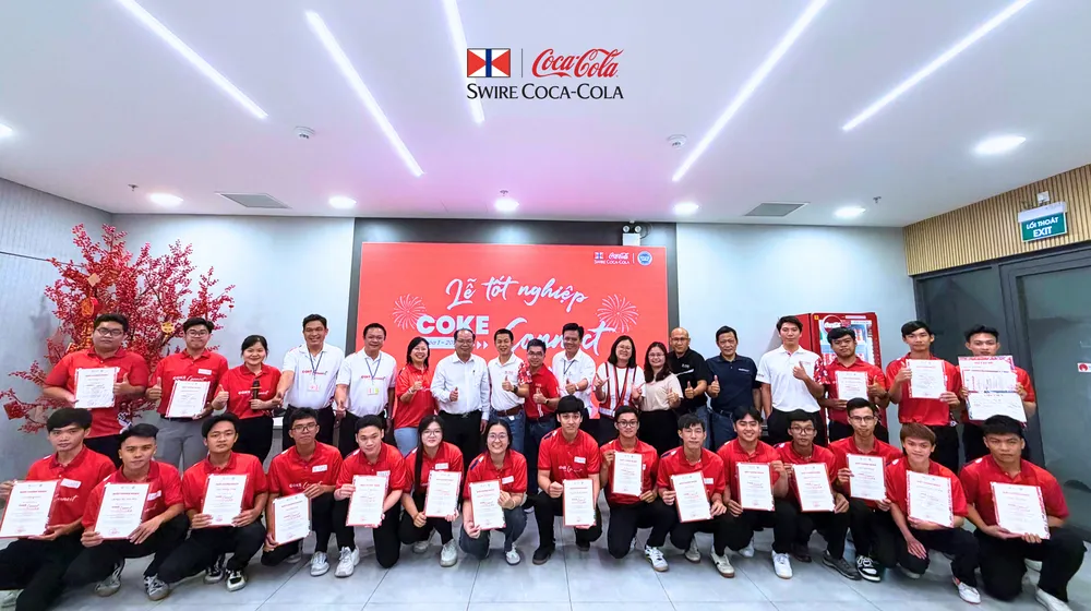 Sinh viên Tây Ninh hoàn thành chương trình học tập tại nhà máy Coca-Cola địa phương