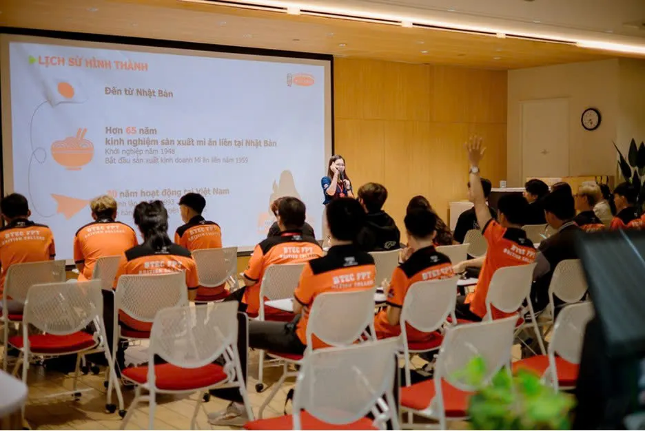 Acecook Việt Nam đón hơn 10.000 lượt khách mỗi năm đến tham quan nhà máy "Mắt thấy, tai nghe" toàn bộ quy trình sản xuất