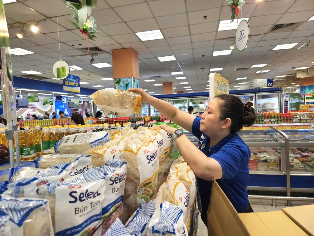 Hàng nhãn riêng được bố trí theo khu vực trong siêu thị (ẢNH: KHÁNH CHÂU)