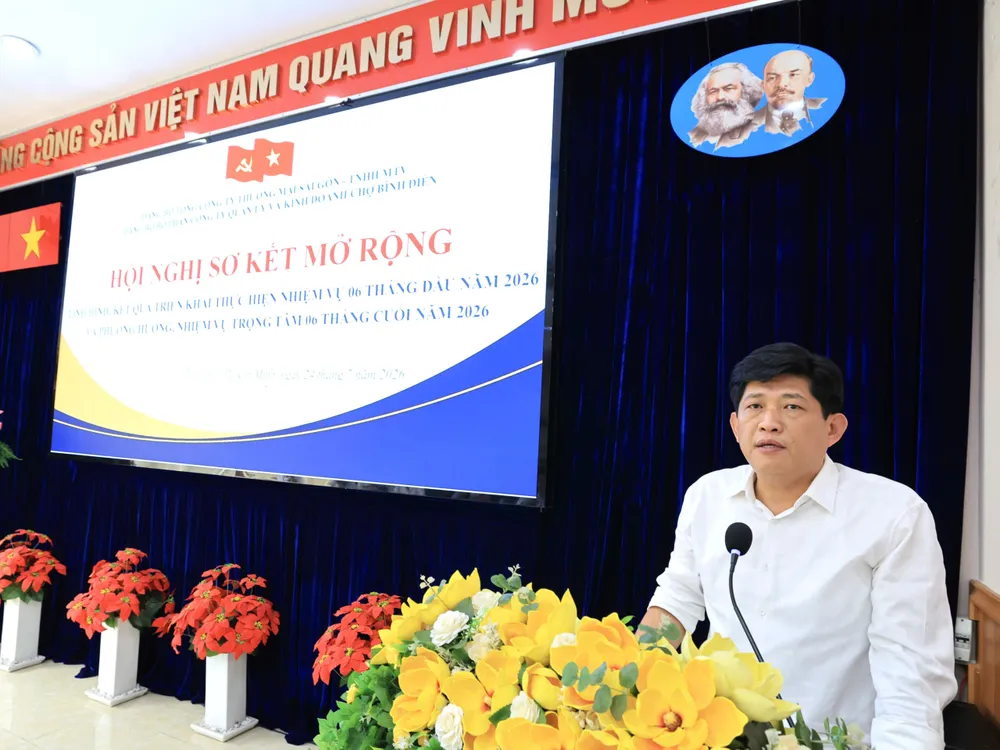 Ông Nguyễn Hữu Nghĩa, Bí thư Đảng ủy, Chủ tịch Hội đồng Thành viên SATRA phát biểu tại Hội nghị