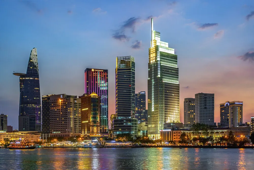 Vietcombank Tower tại Công trường Mê Linh, khu vực từng là cửa ngõ giao thương của Sài Gòn và ngày nay là một trong những lõi tài chính – thương mại quan trọng nhất TPHCM