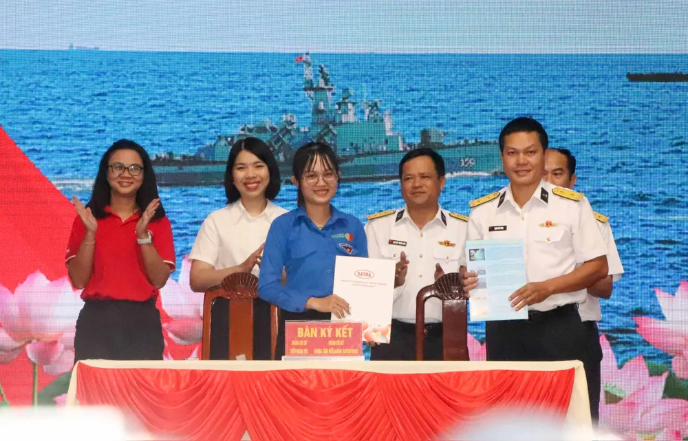 Ký kết phối hợp giữa Đoàn Thanh niên Trung tâm Điều hành Satrafoods và Đoàn Thanh niên Tiểu đoàn DK1