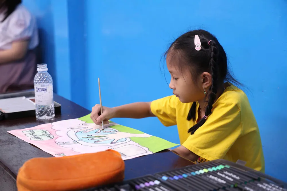 Thí sinh tham gia cuộc thi vẽ tranh ngày 9-8