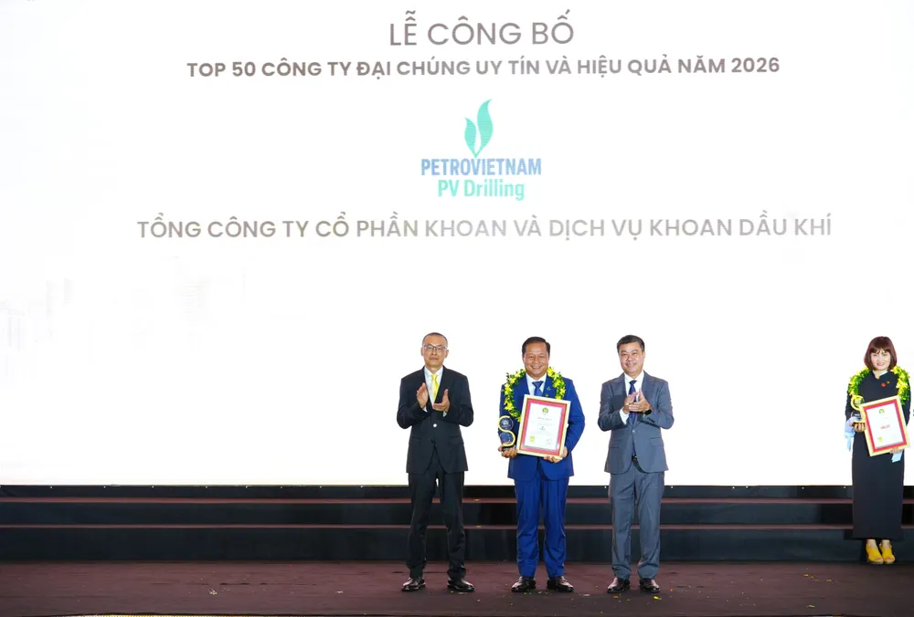 Chủ tịch HĐQT PV Drilling Mai Thế Toàn, Đại diện Tổng công ty nhận vinh danh Top 50 Công ty Đại chúng uy tín và hiệu quả (VIX50) năm 2026