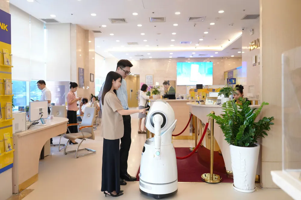 Khách hàng giao dịch tại Nam A Bank