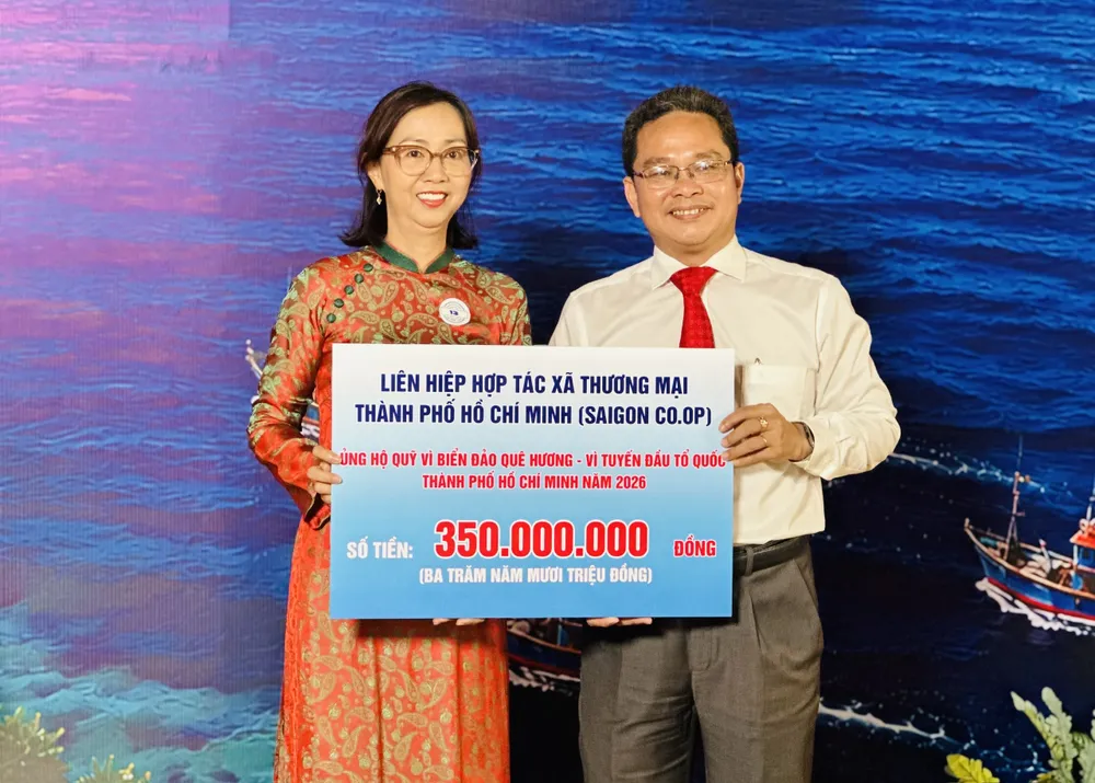 Saigon Co.op trao 350 triệu đồng ủng hộ Quỹ “Vì biển đảo quê hương - Vì tuyến đầu Tổ quốc” TPHCM năm 2026, góp thêm nguồn lực chăm lo cán bộ, chiến sĩ và người dân nơi biên giới, biển đảo.
