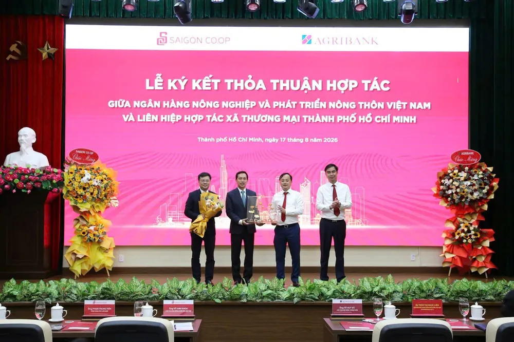 Lãnh đạo Saigon Co.op và Agribank tại lễ ký kết thỏa thuận hợp tác, hướng tới tăng cường kết nối tài chính với hoạt động sản xuất, phân phối và chuỗi cung ứng